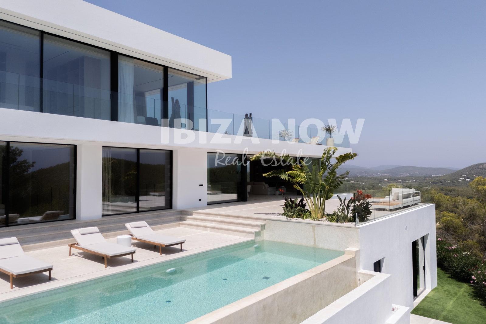 Villa for Sale in Santa Eulalia del Río