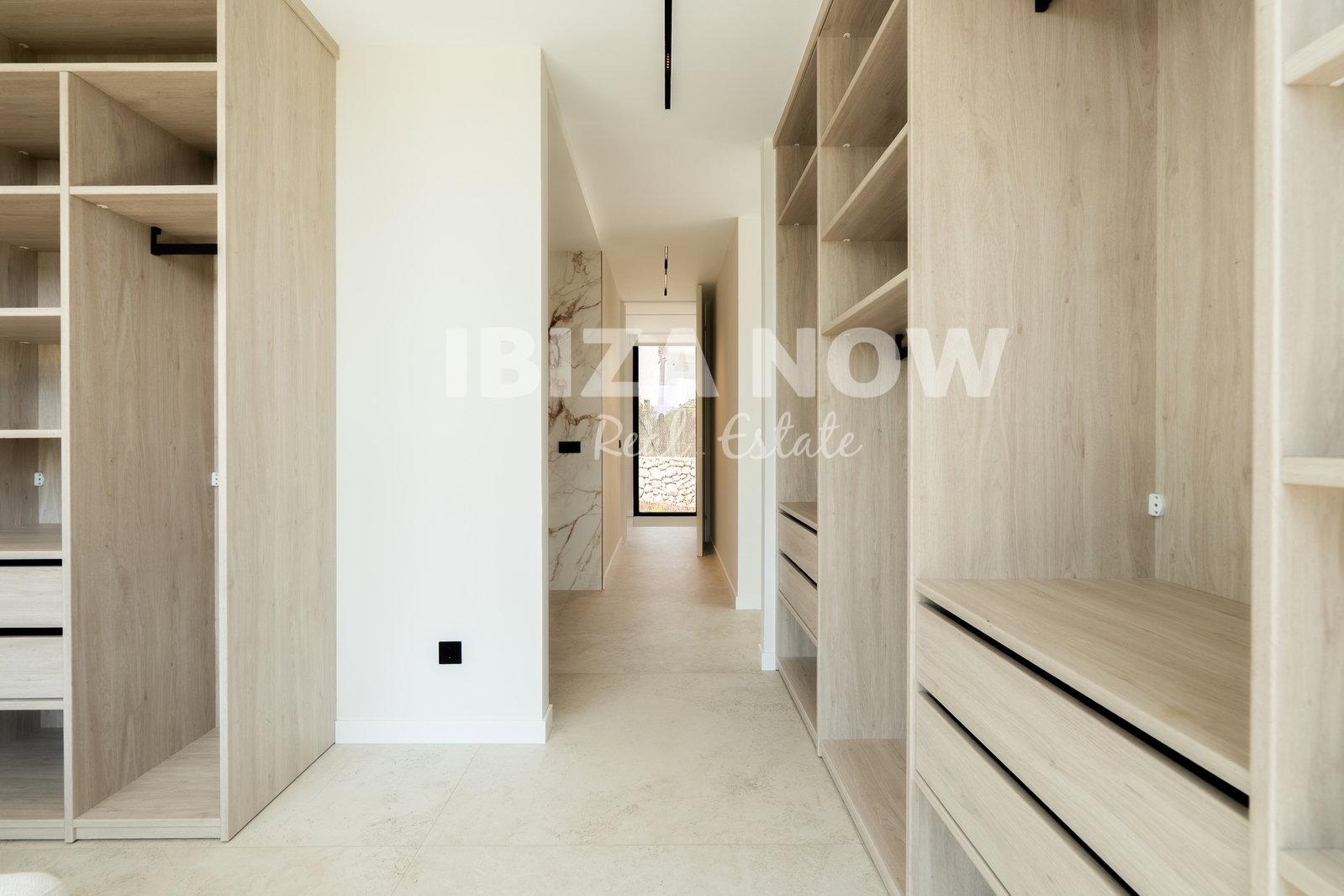 Villa for Sale in Santa Eulalia del Río