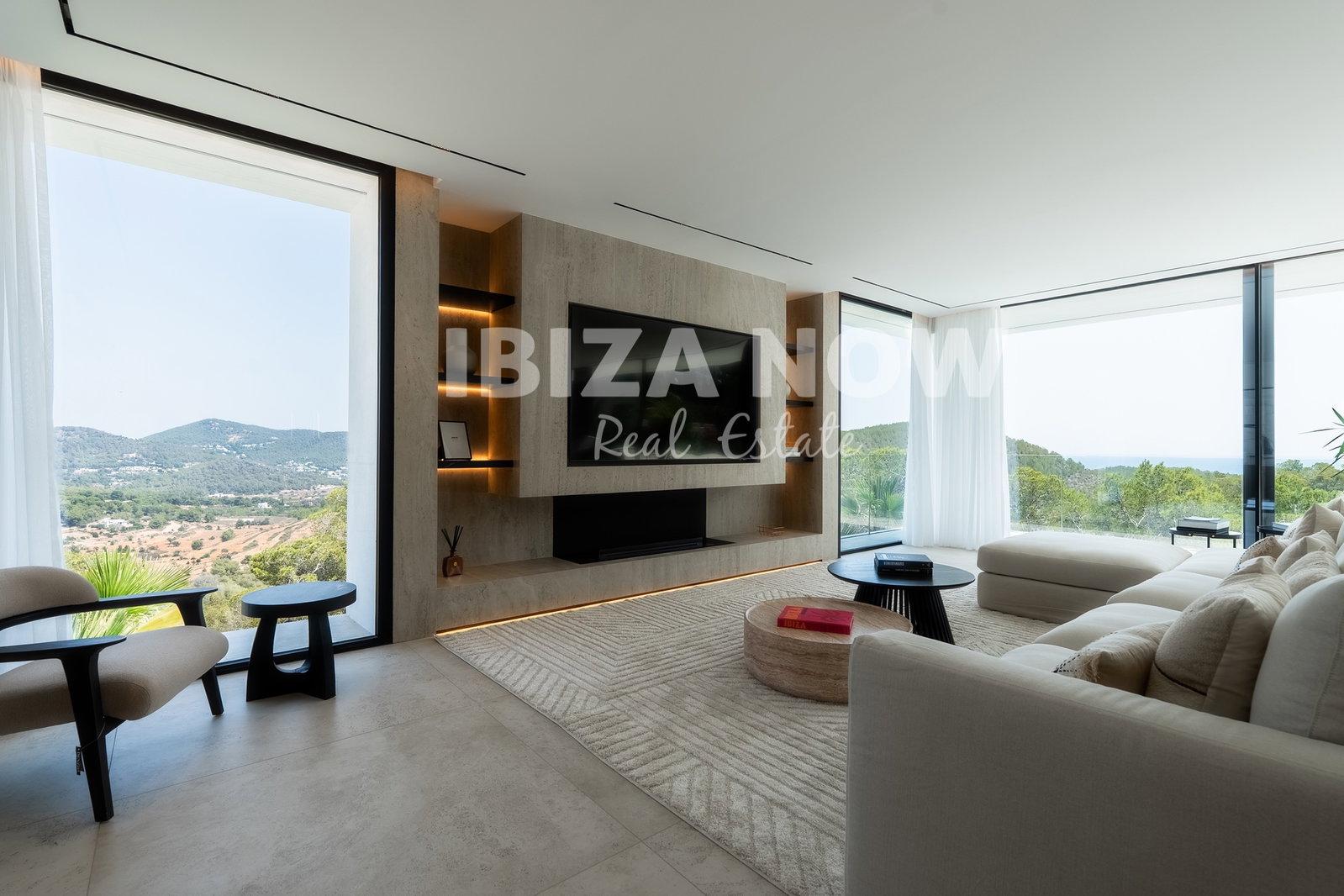 Villa for Sale in Santa Eulalia del Río