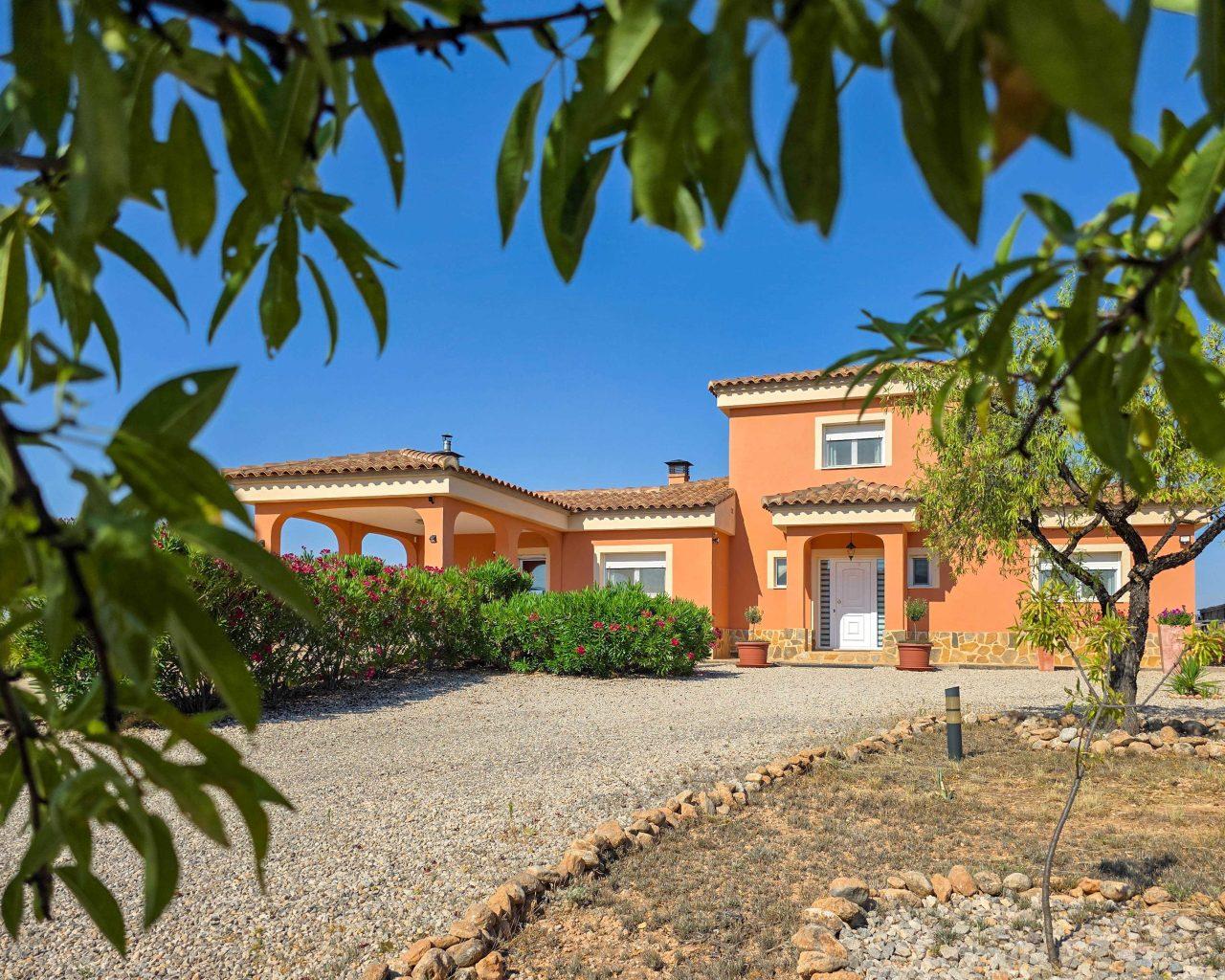 Villa for Sale in Ayora