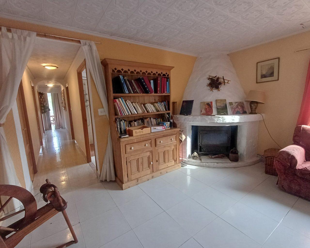 Villa for Sale in Villalonga