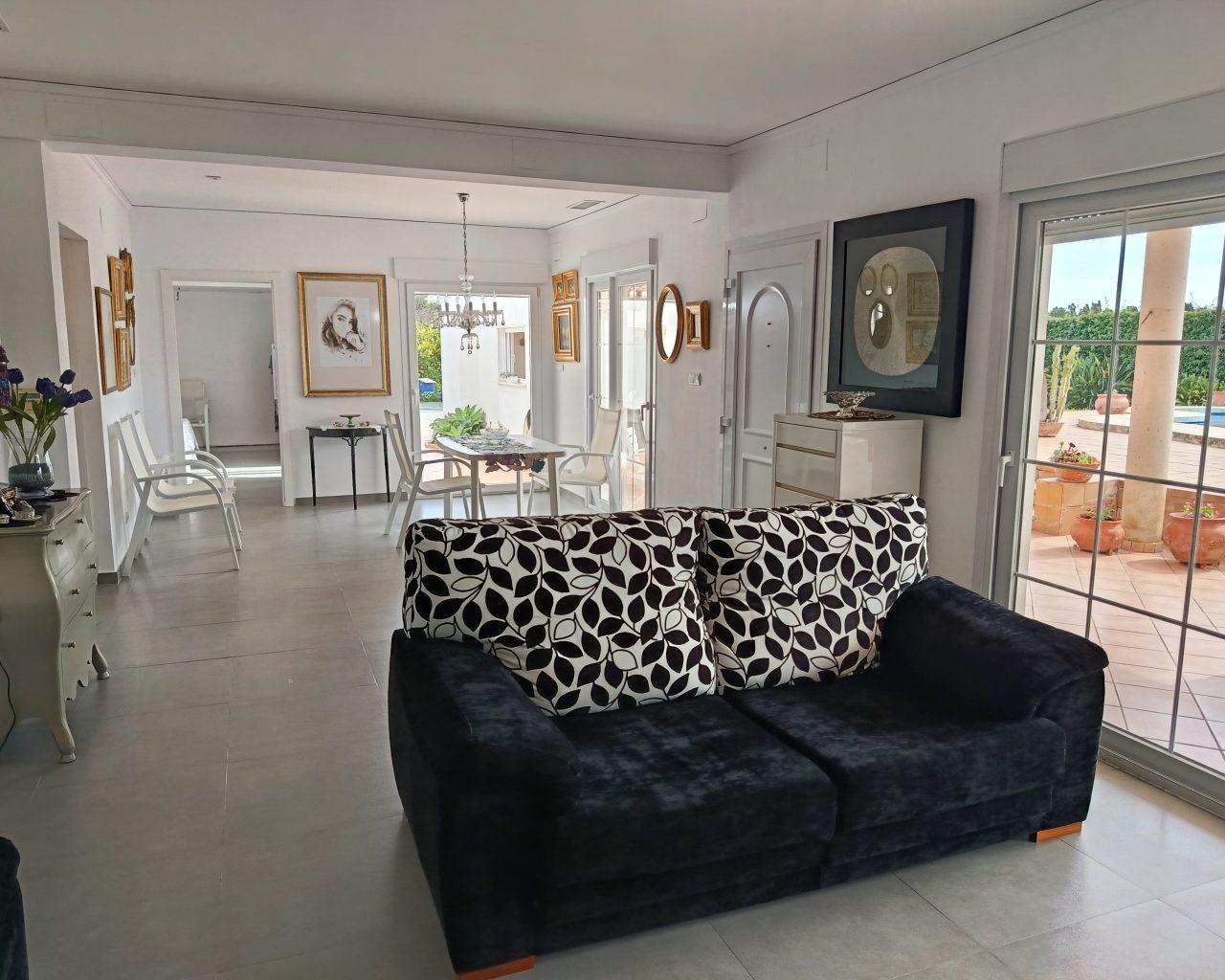 Villa for Sale in Oliva