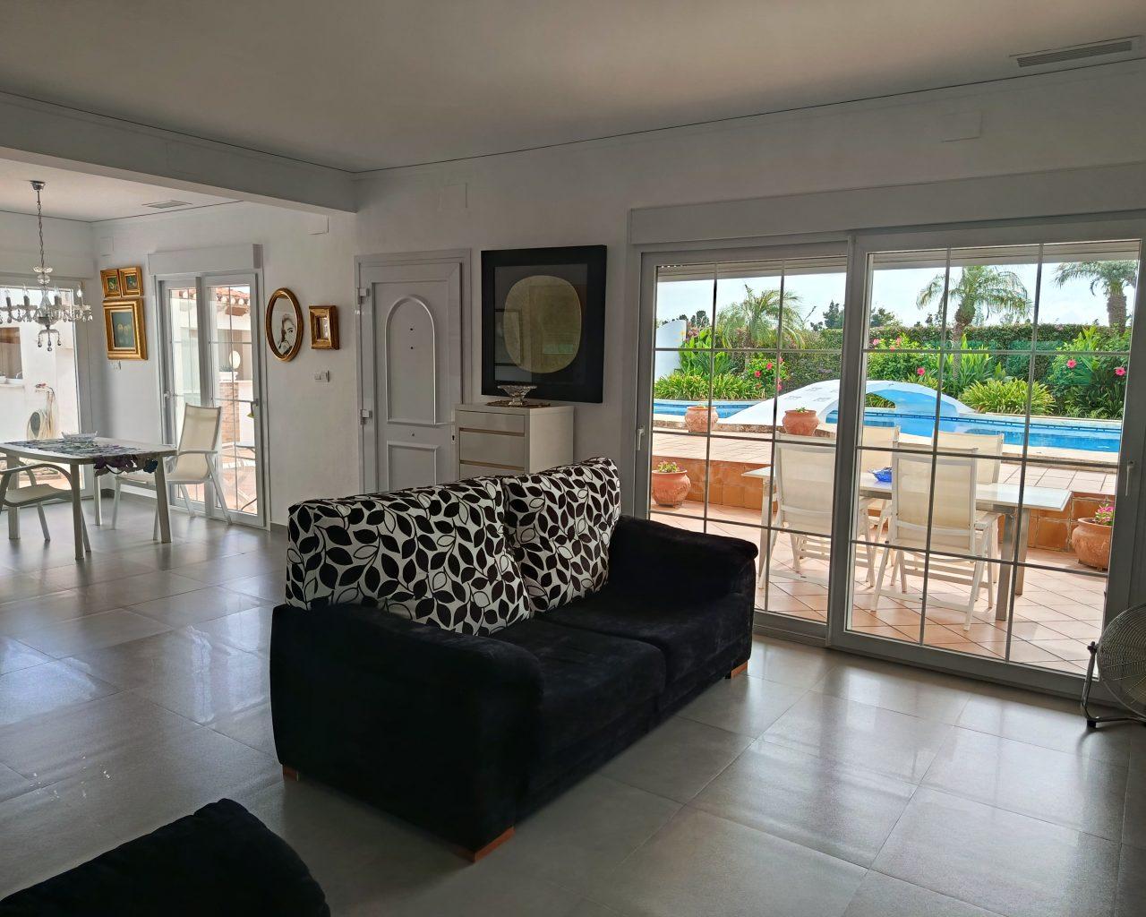 Villa for Sale in Oliva
