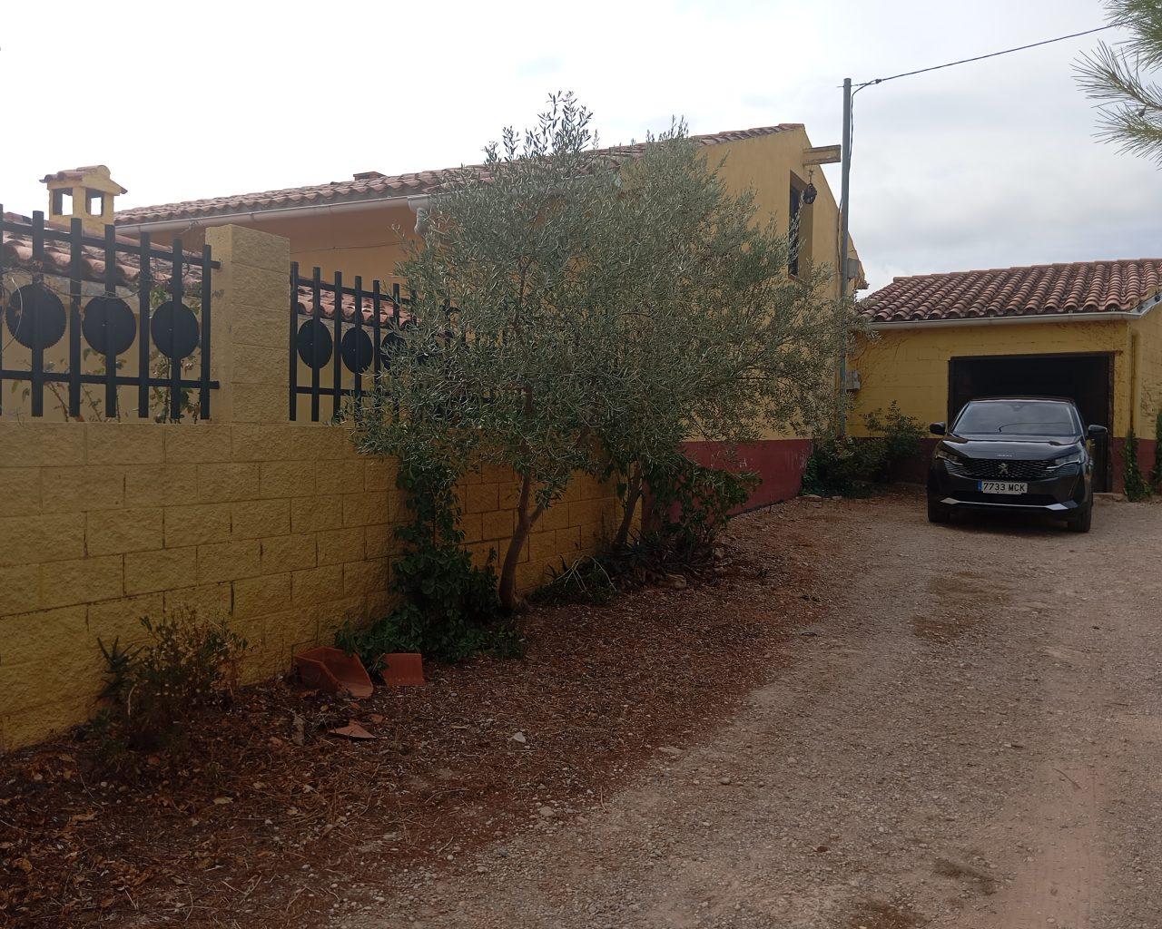 Villa for Sale in Flix