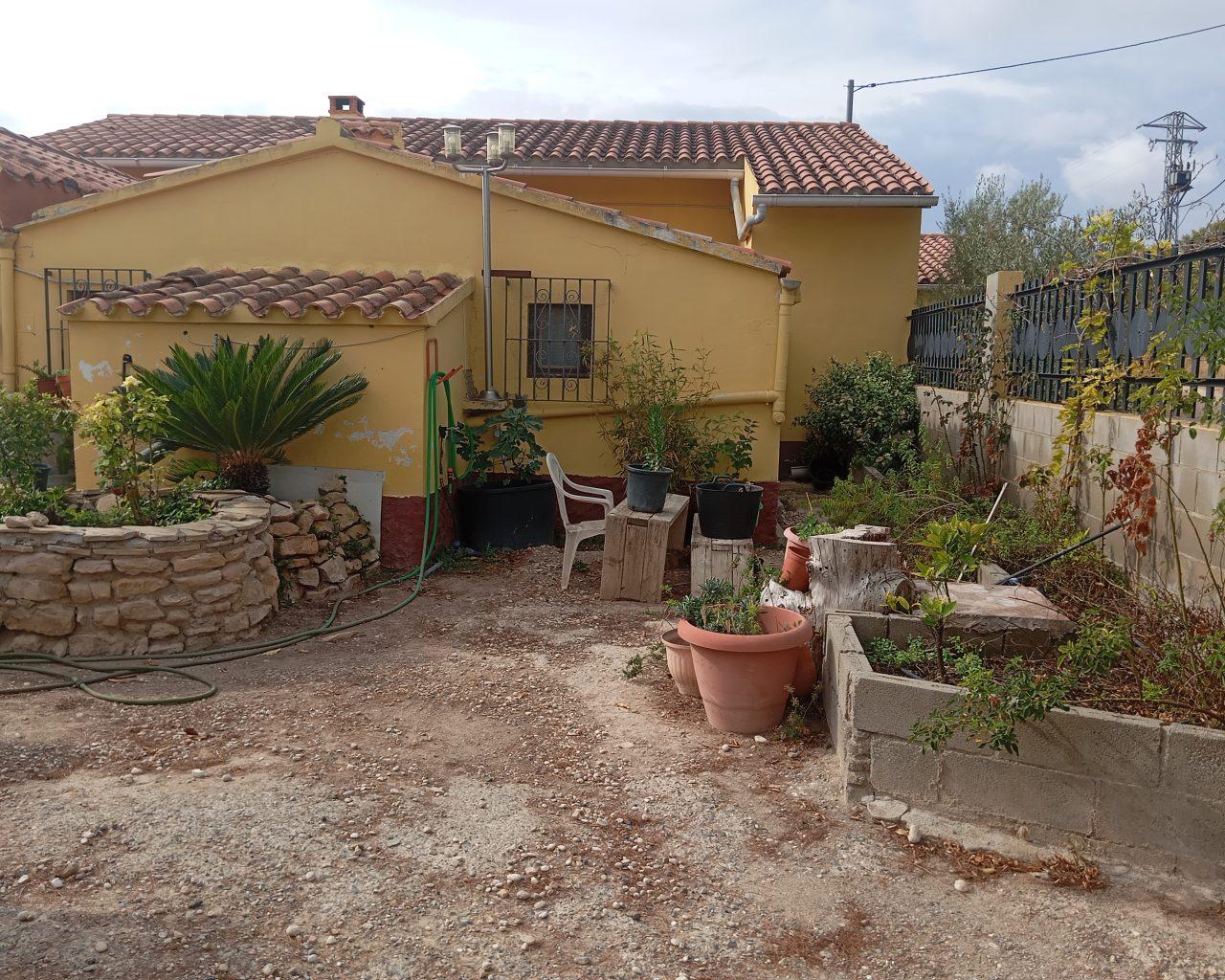 Villa for Sale in Flix
