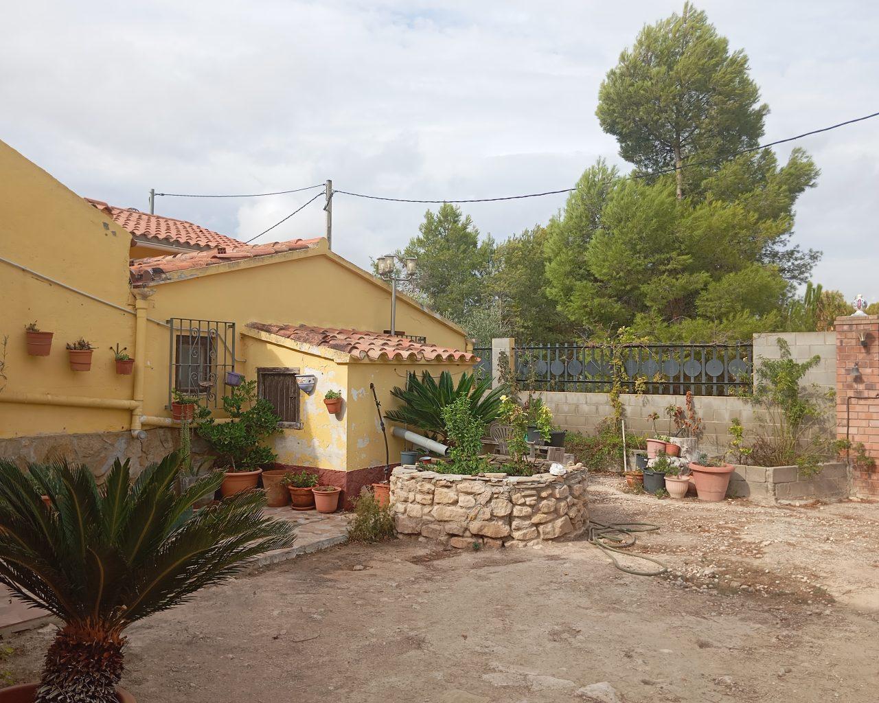 Villa for Sale in Flix