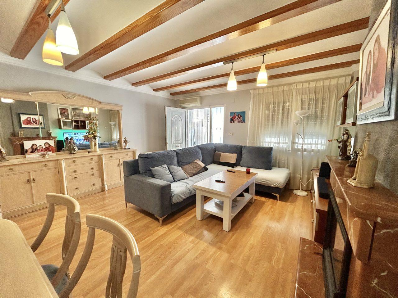 Villa for Sale in Oliva