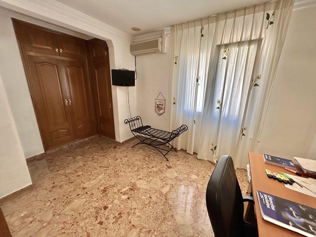 Villa for Sale in Oliva