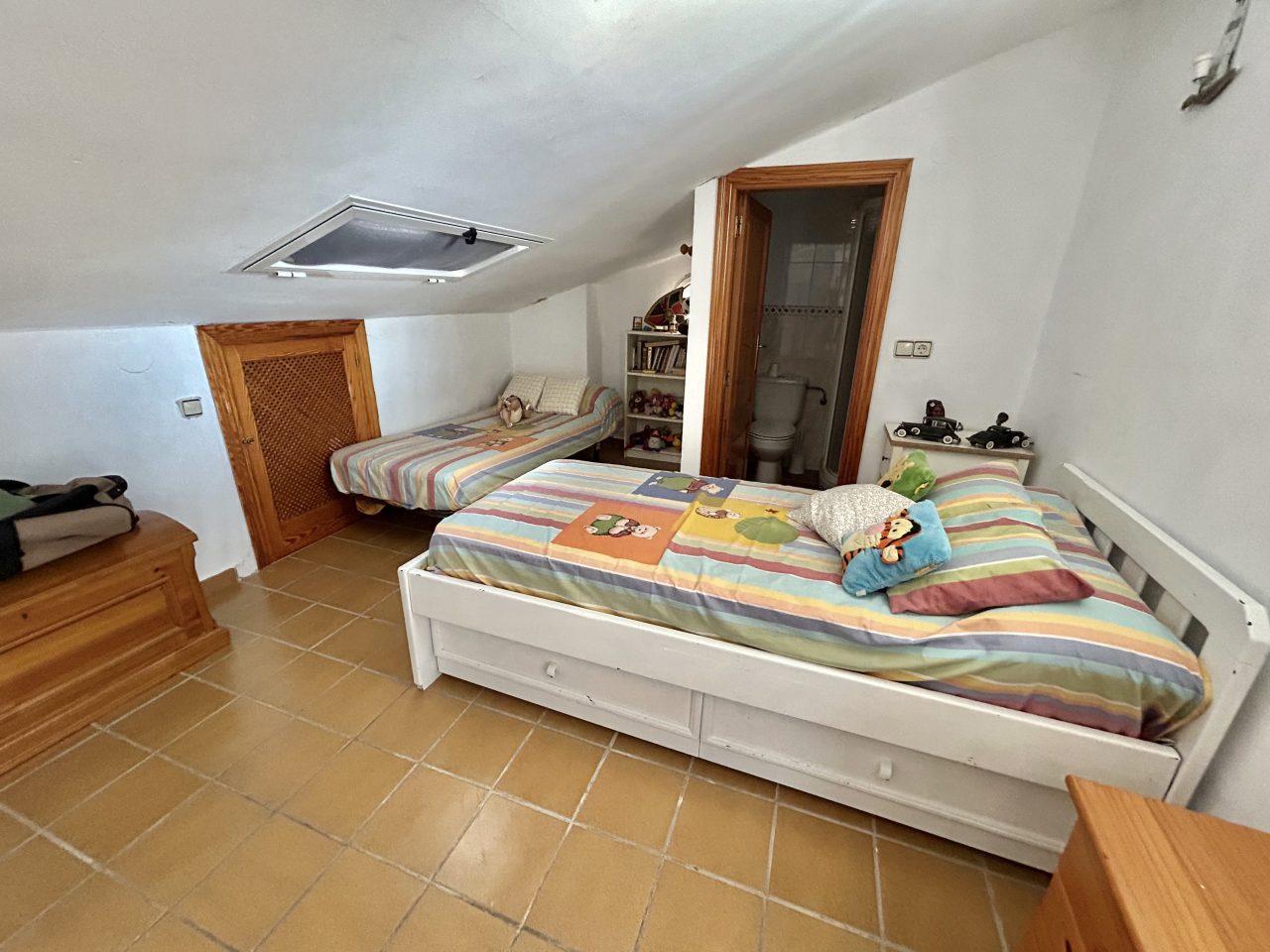 Villa for Sale in Oliva