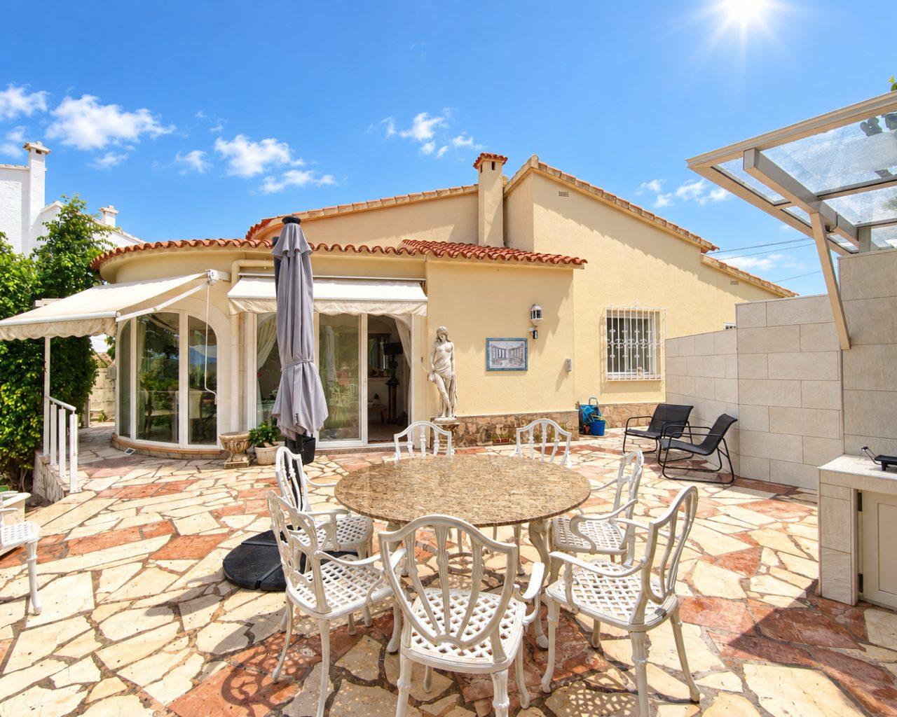 Villa for Rent in Oliva