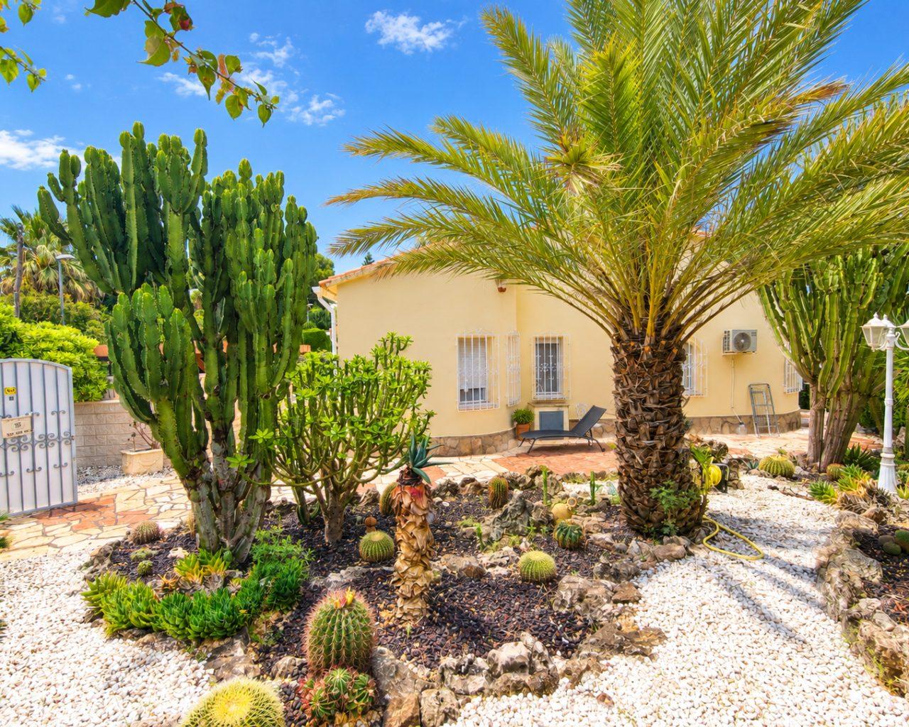 Villa for Rent in Oliva