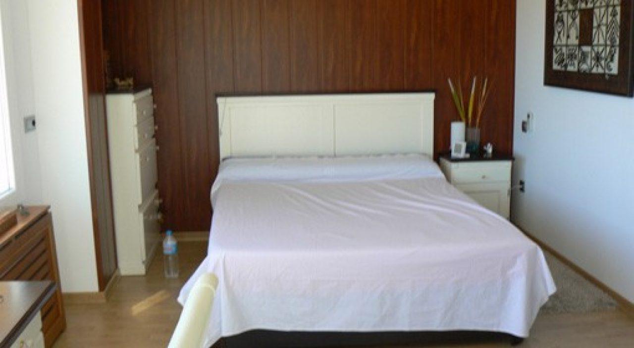 Villa for Sale in Oliva