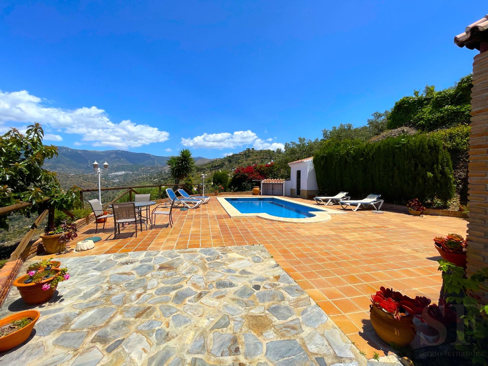 Villa for Sale in Sayalonga