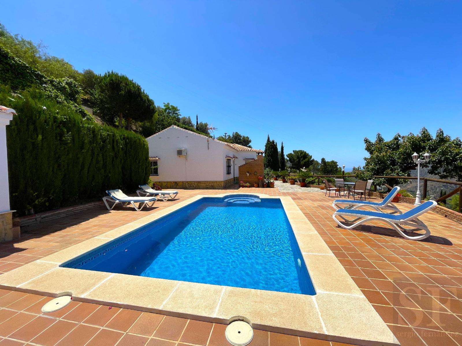 Villa for Sale in Sayalonga