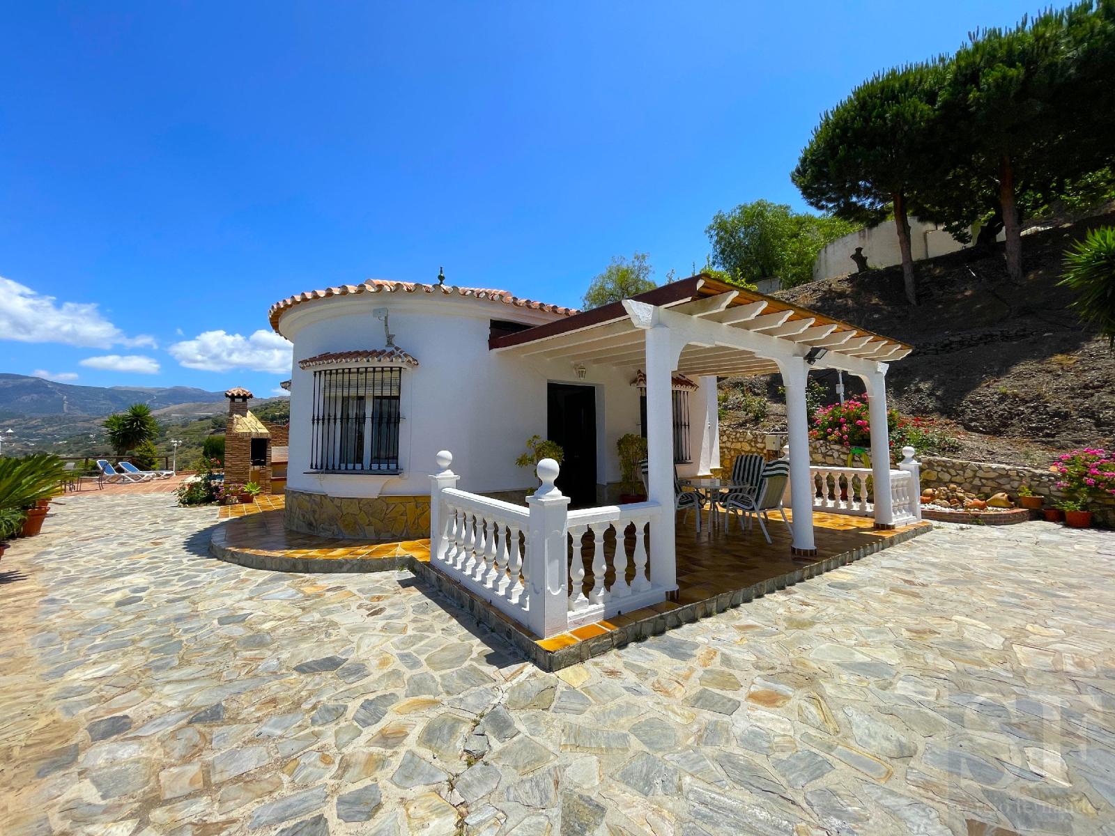 Villa for Sale in Sayalonga
