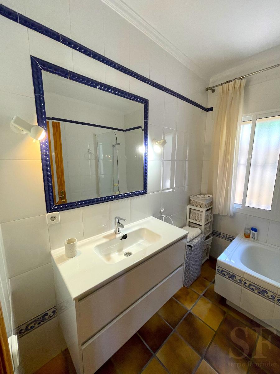 Villa for Sale in Sayalonga