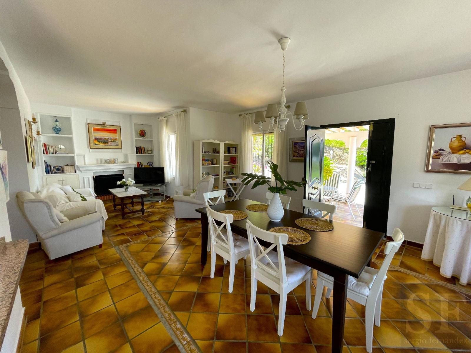 Villa for Sale in Sayalonga