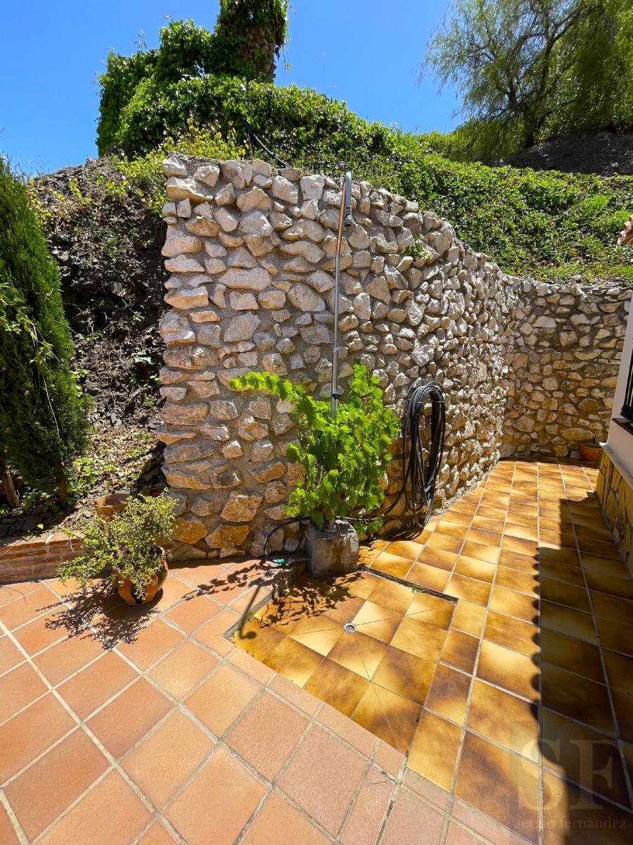 Villa for Sale in Sayalonga