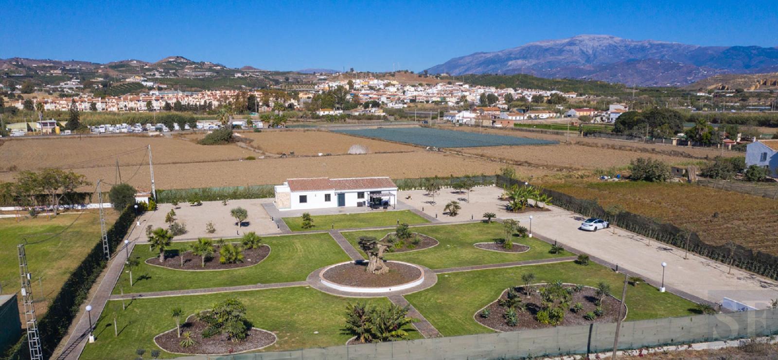 Villa for Sale in Almayate