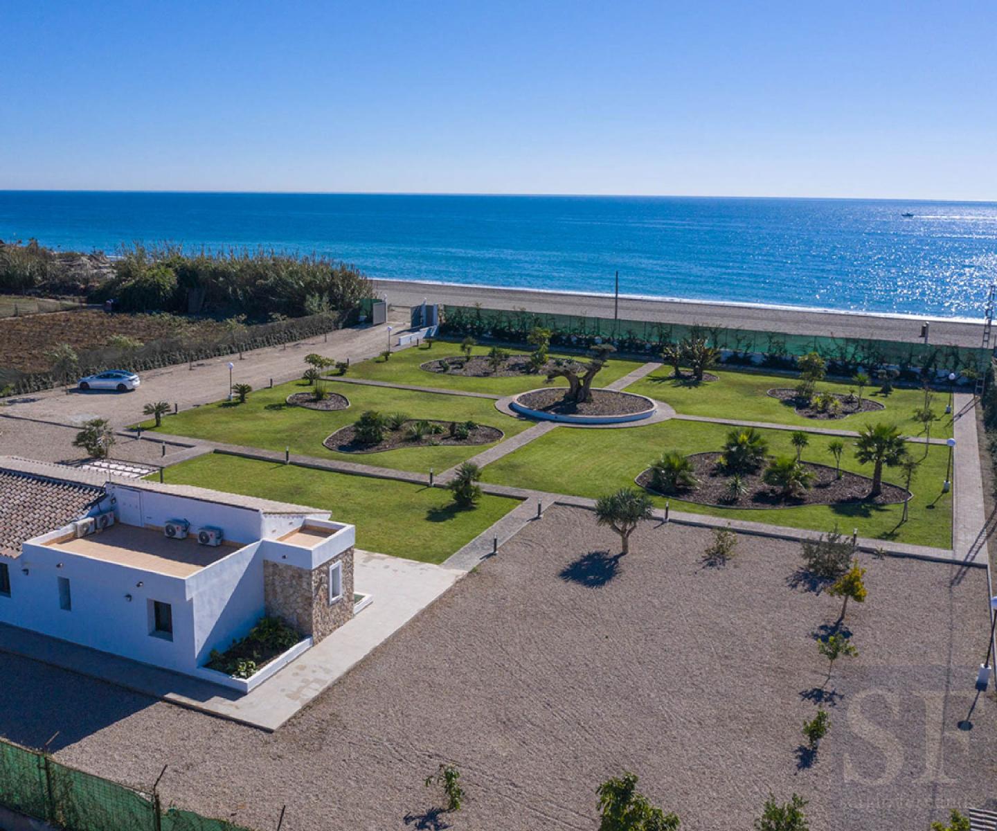 Villa for Sale in Almayate