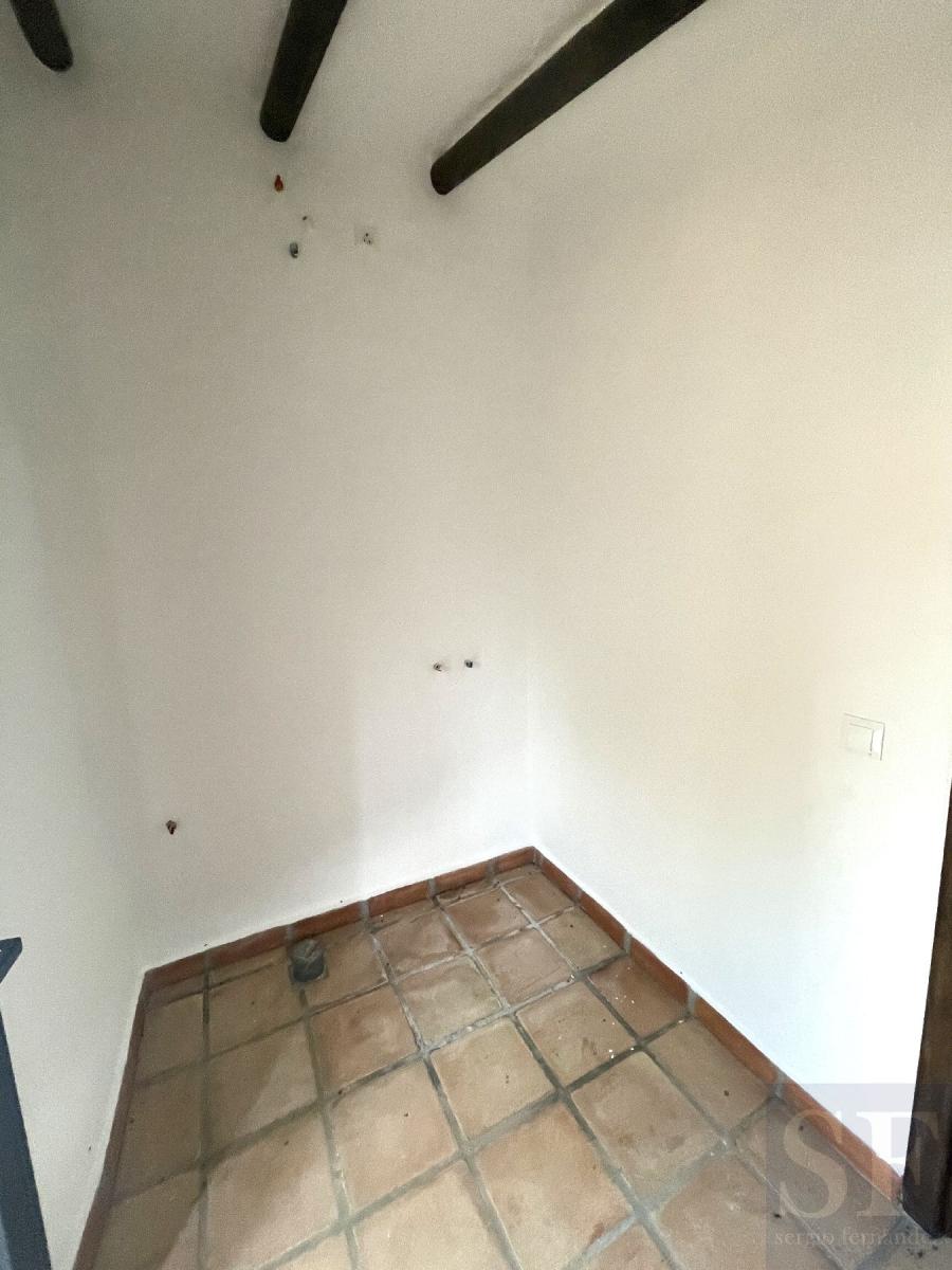Villa for Sale in Sayalonga