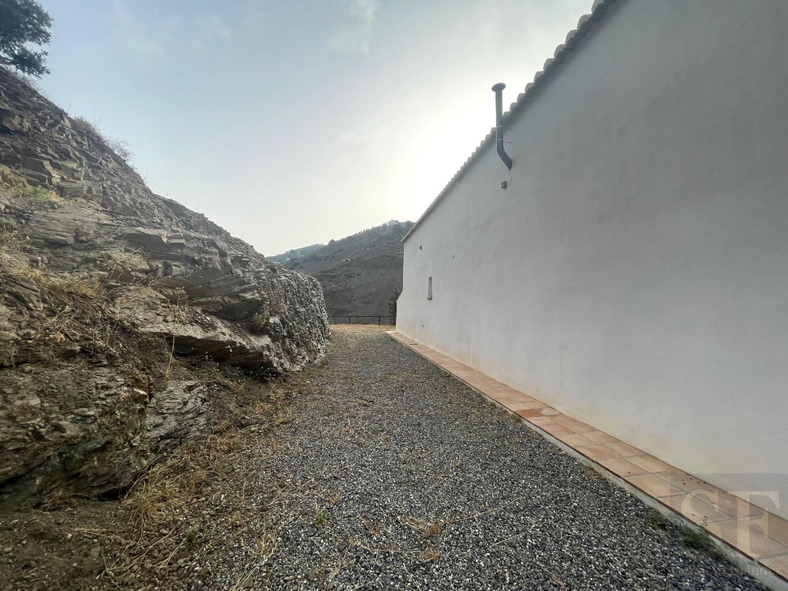Villa for Sale in Sayalonga