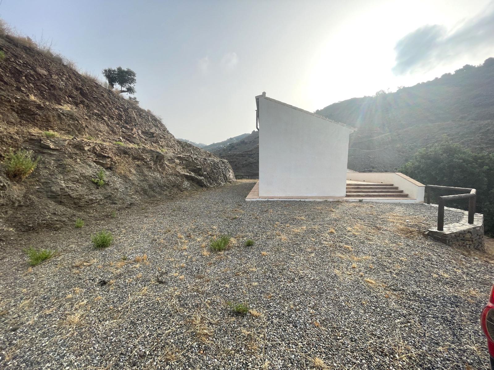 Villa for Sale in Sayalonga