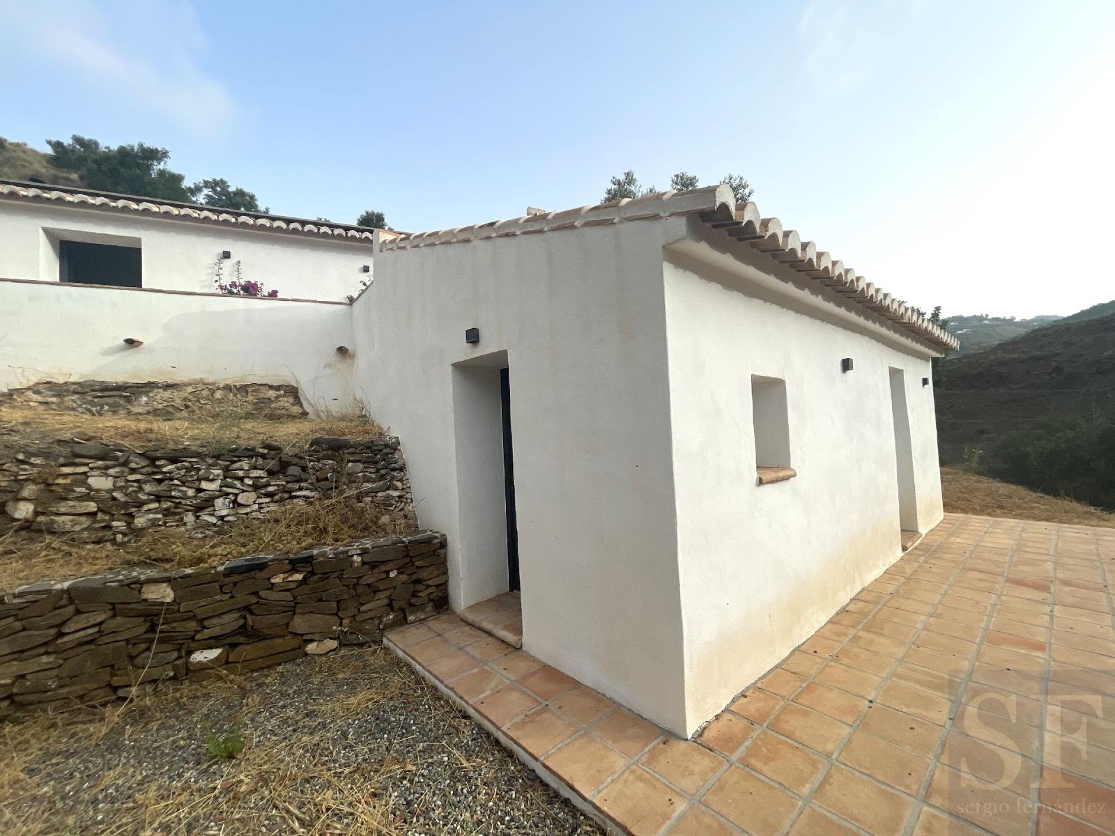 Villa for Sale in Sayalonga