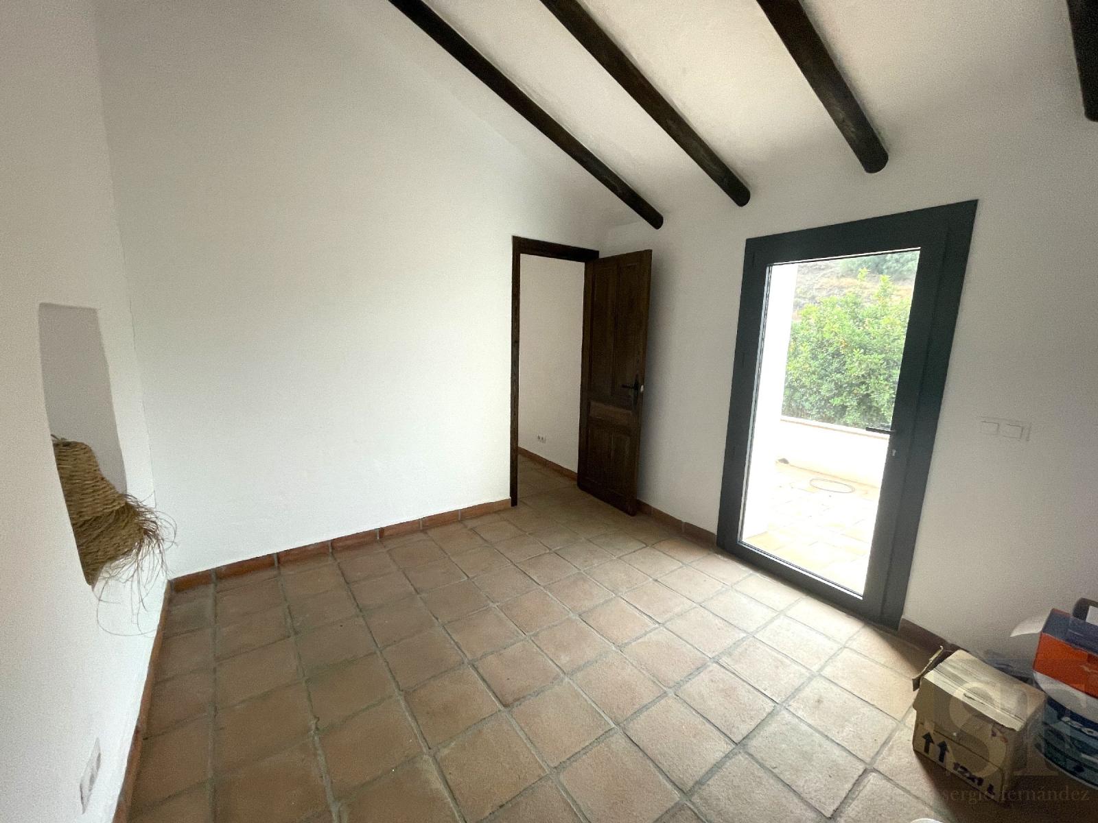 Villa for Sale in Sayalonga