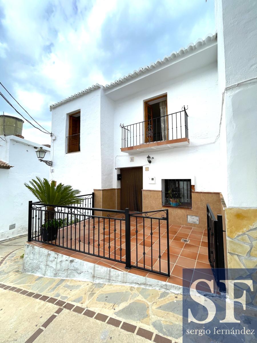 House for Sale in Arenas