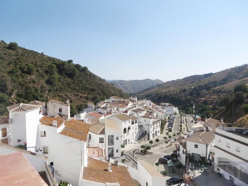 House for Sale in Salares