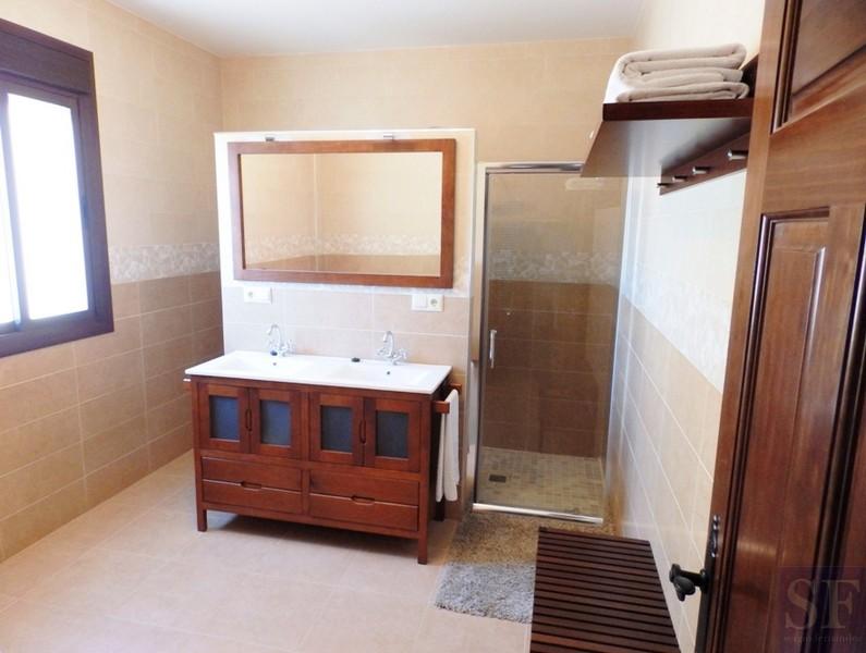 House for Sale in Salares