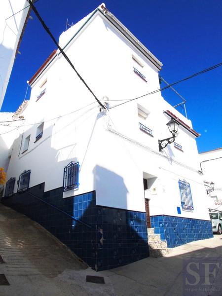 House for Sale in Canillas de Albaida