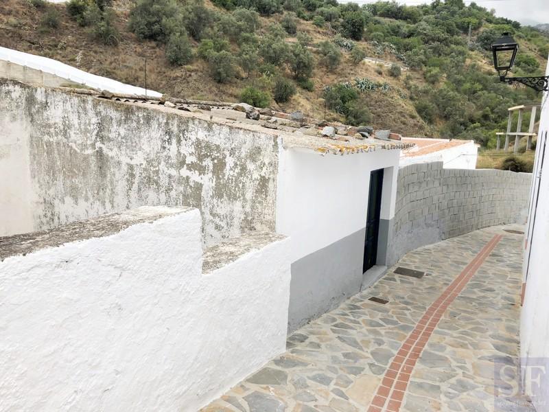House for Sale in Salares