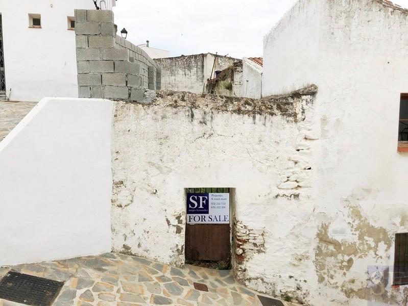 House for Sale in Salares