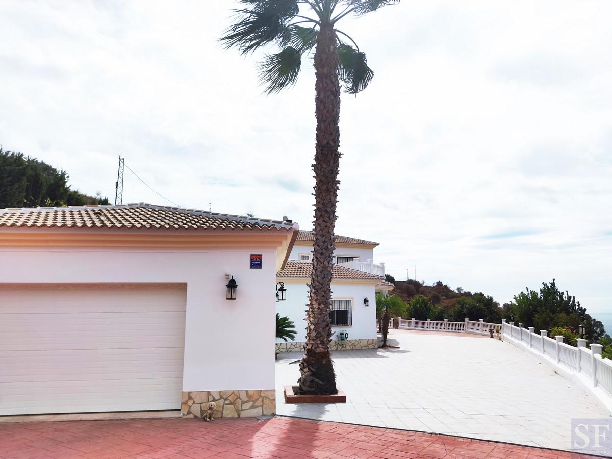 Villa for Sale in Algarrobo