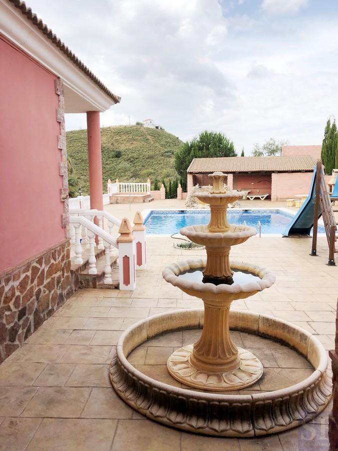 Villa for Sale in Sedella