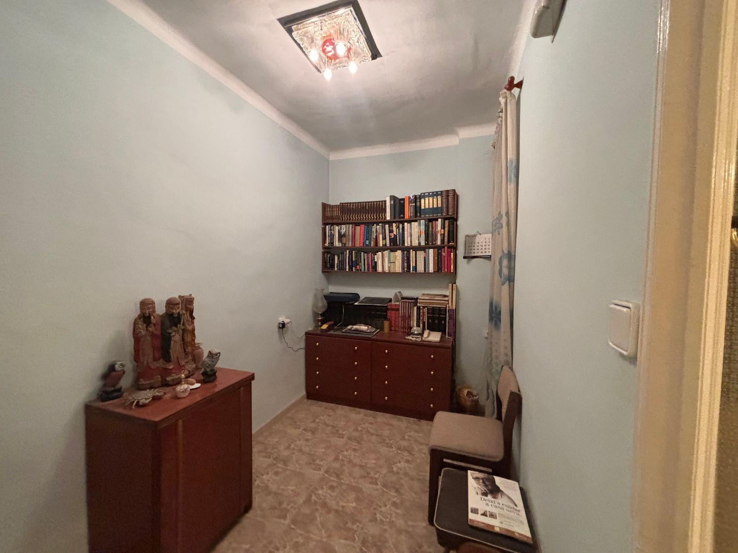 Flat for Sale in Flix