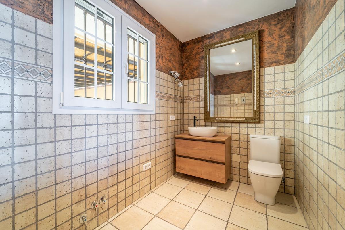 Villa for Sale in Benalmádena