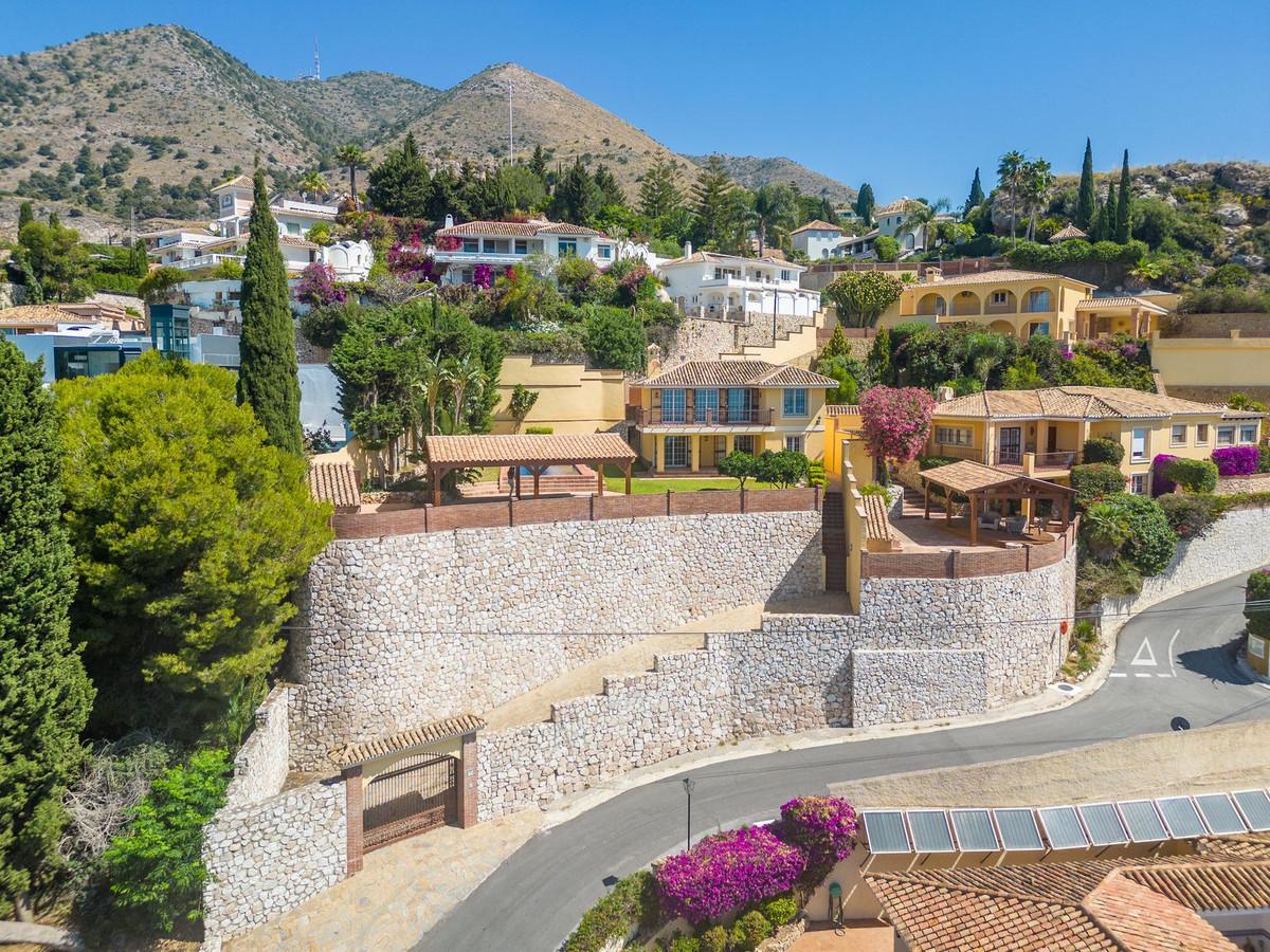 Villa for Sale in Benalmádena