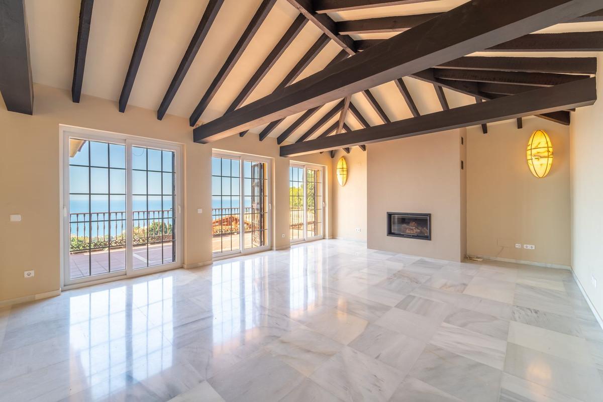 Villa for Sale in Benalmádena