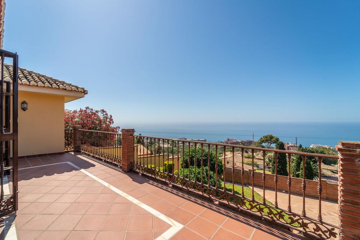 Villa for Sale in Benalmádena