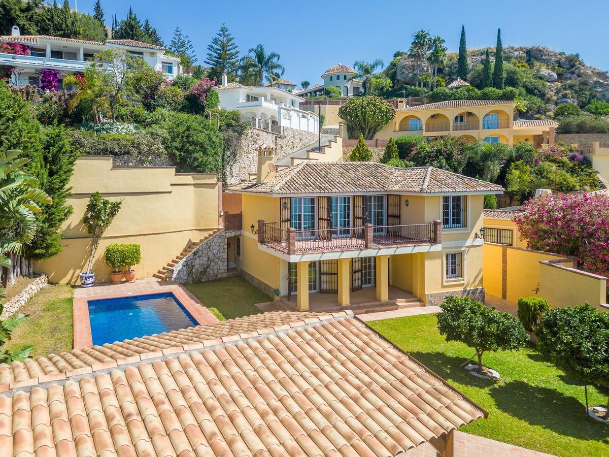 Villa for Sale in Benalmádena