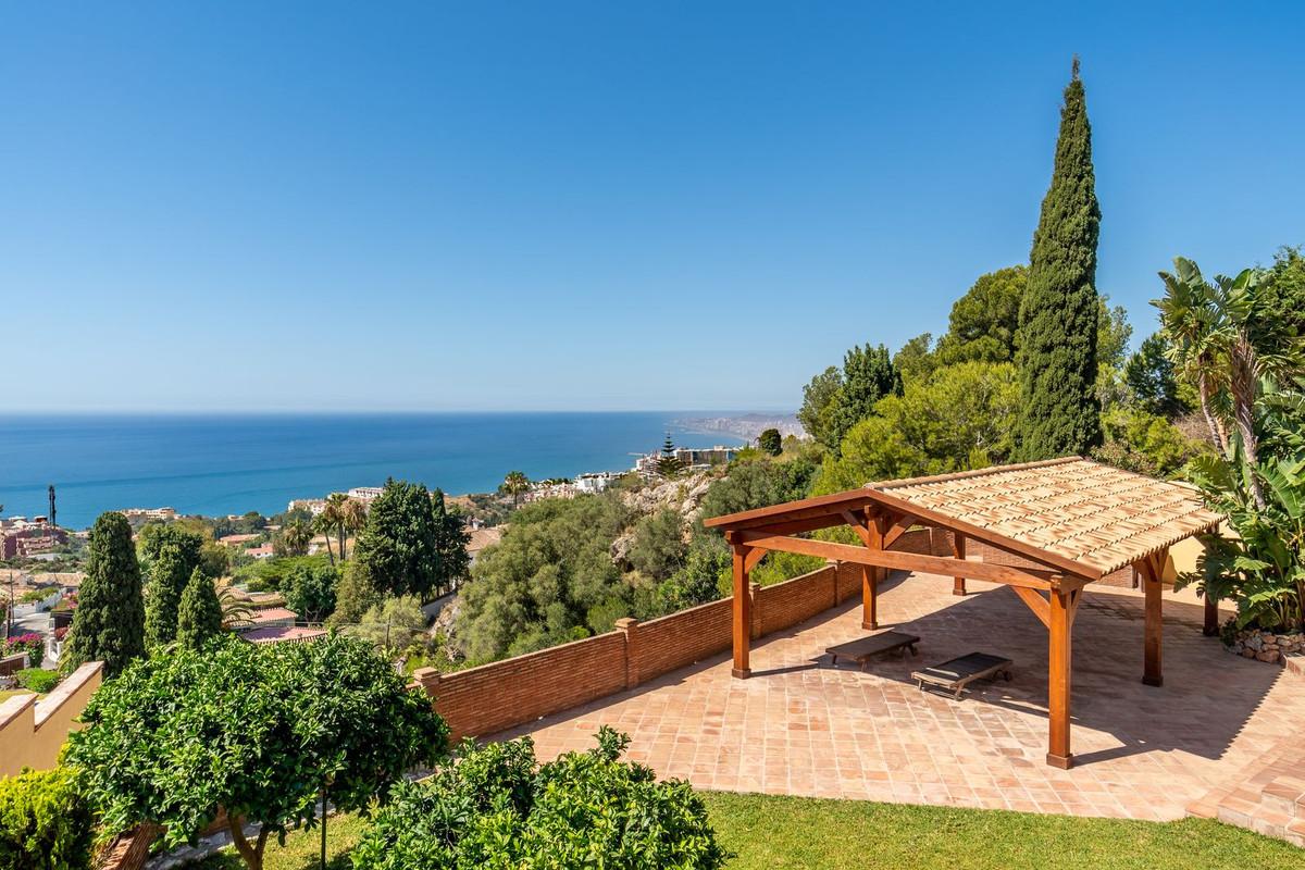 Villa for Sale in Benalmádena