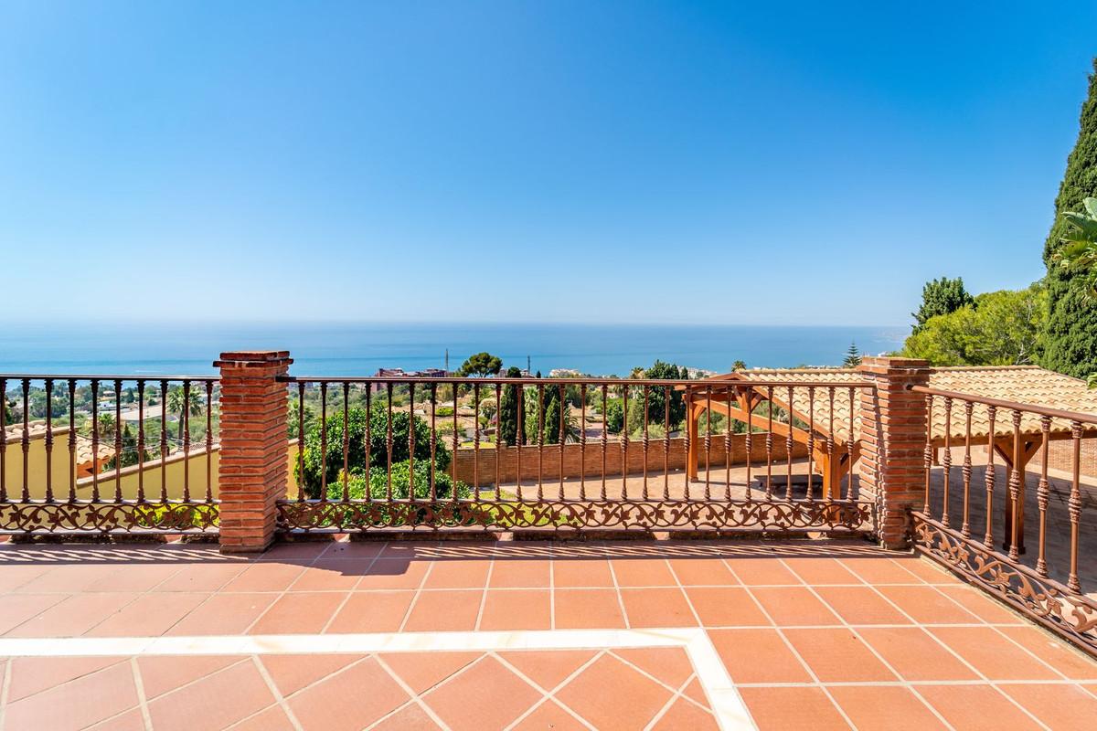 Villa for Sale in Benalmádena