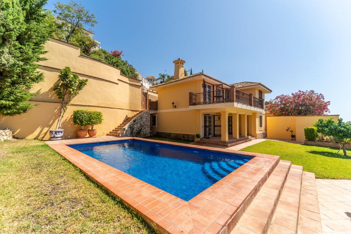 Villa for Sale in Benalmádena