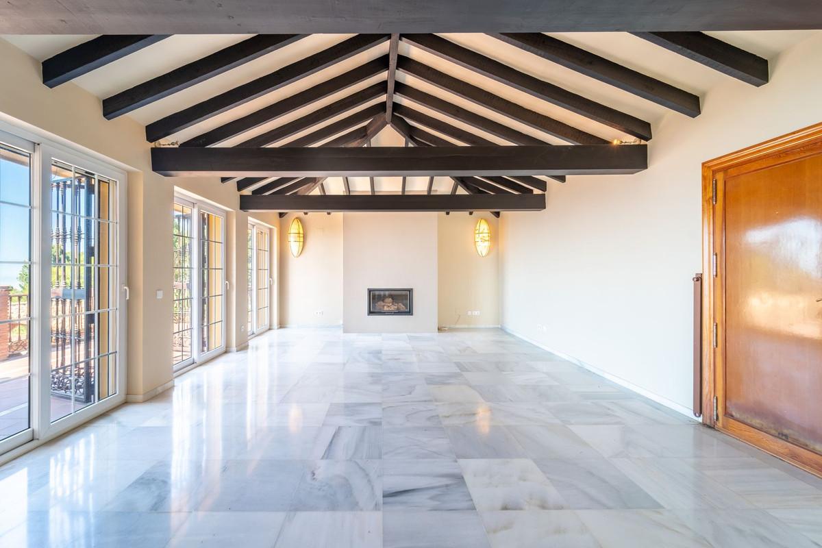 Villa for Sale in Benalmádena