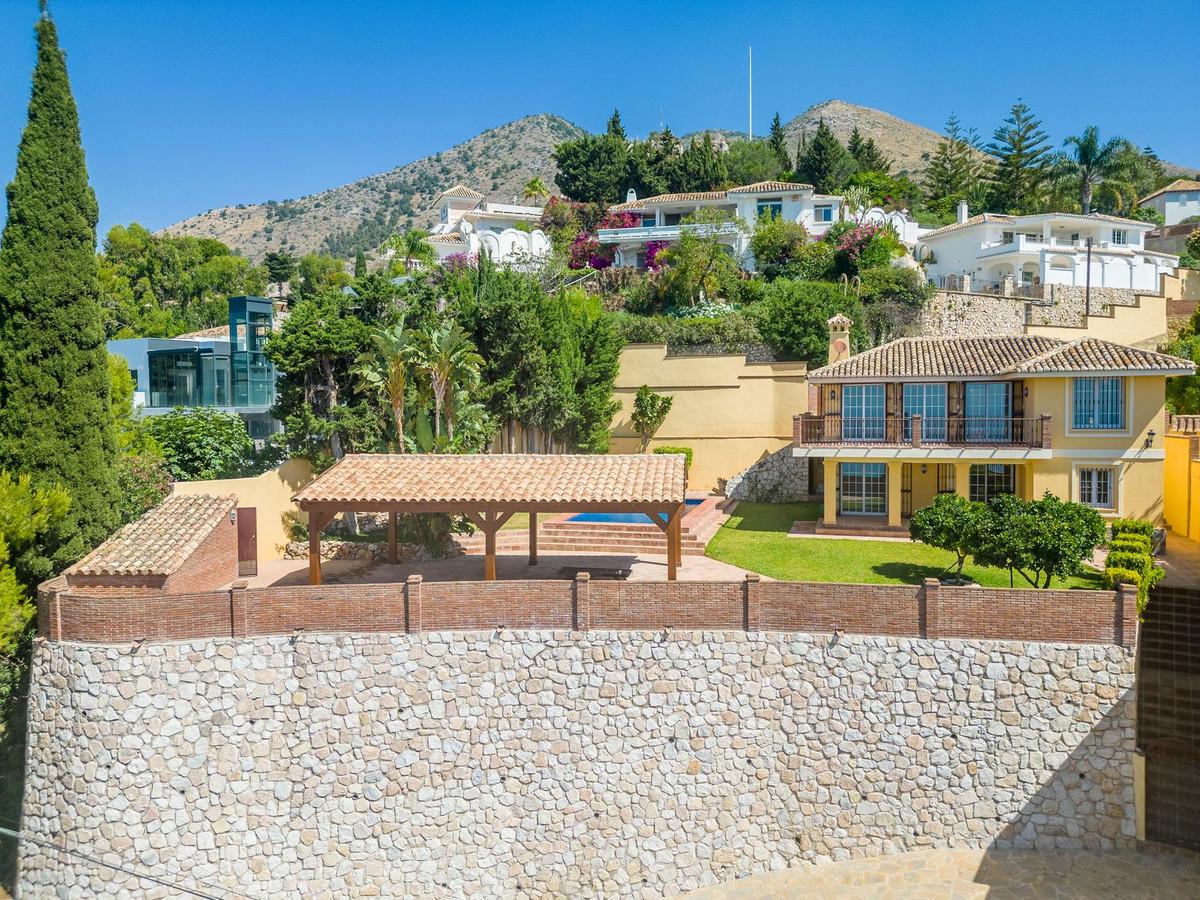 Villa for Sale in Benalmádena