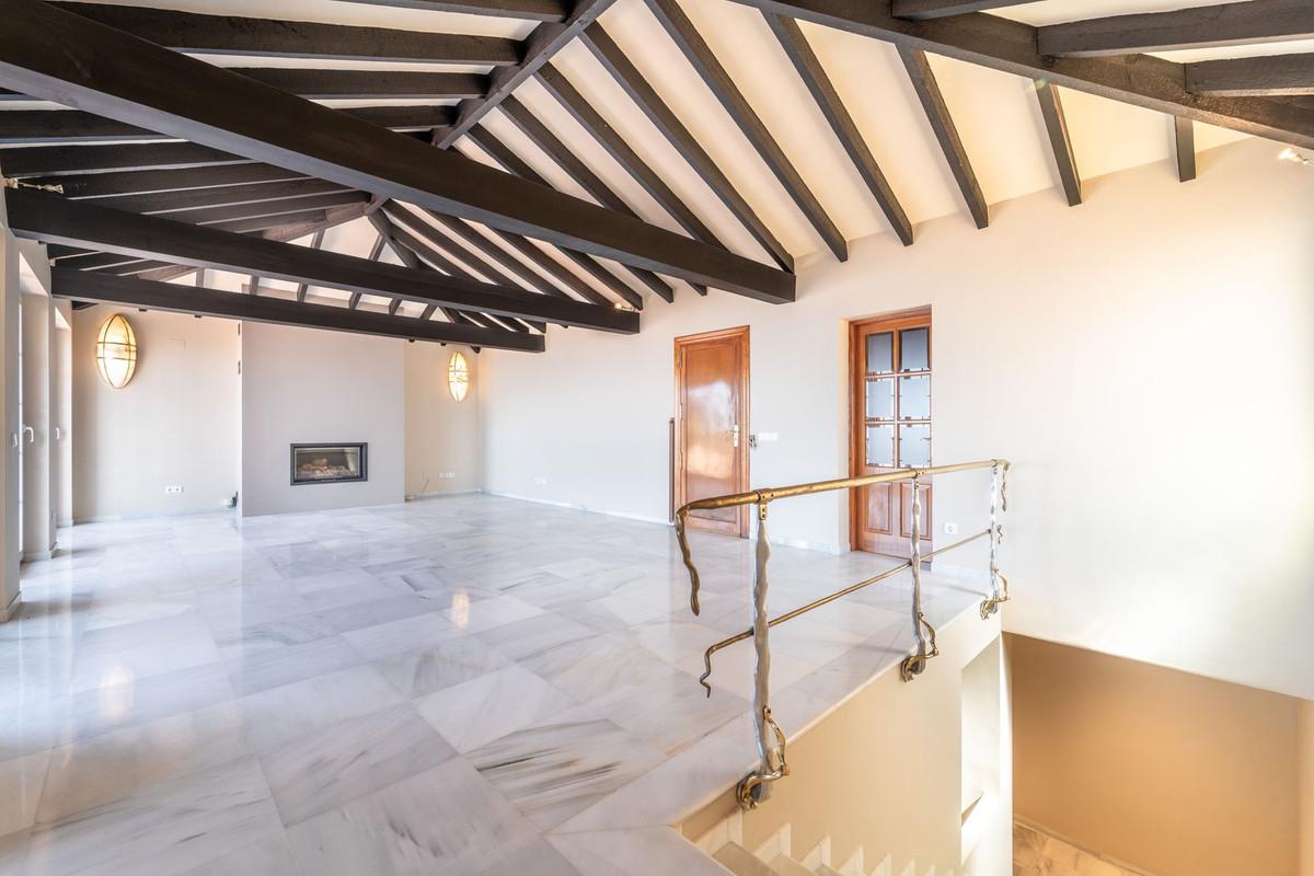 Villa for Sale in Benalmádena