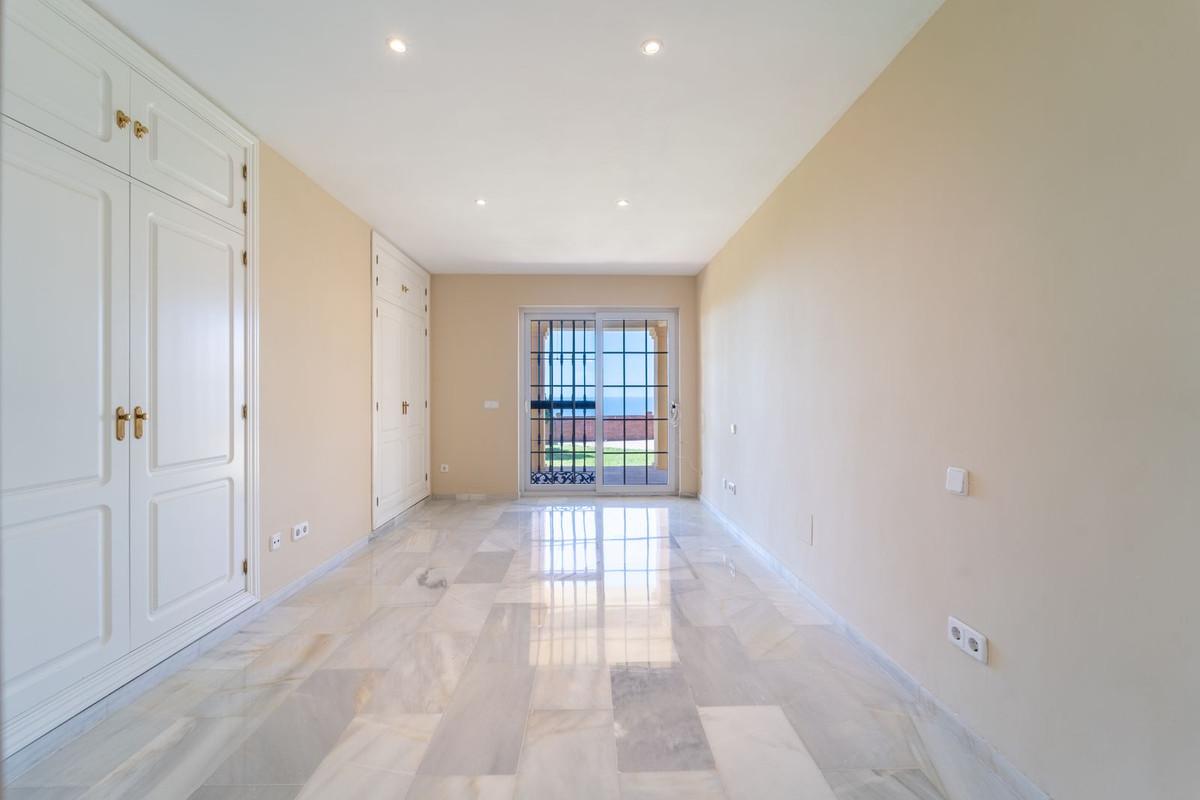 Villa for Sale in Benalmádena